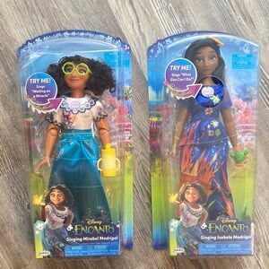 NIB 2 DISNEY ENCANTO Singing Dolls Mirabel & Isabela